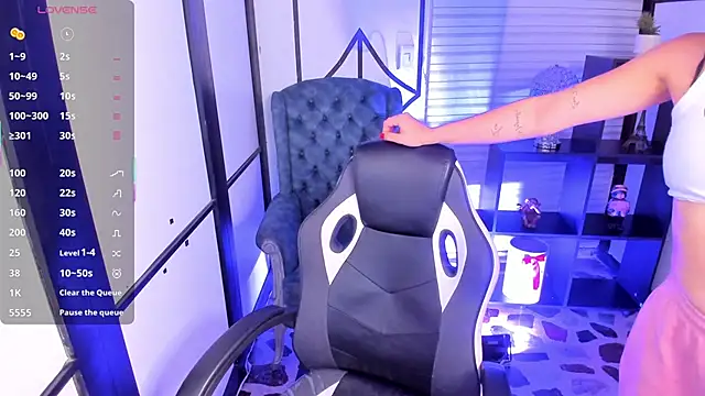 Snapshot of NahomiRichards_ chatting on 11/28/25, 09:01 NahomiRichards online show from 11/28/25, 09:01