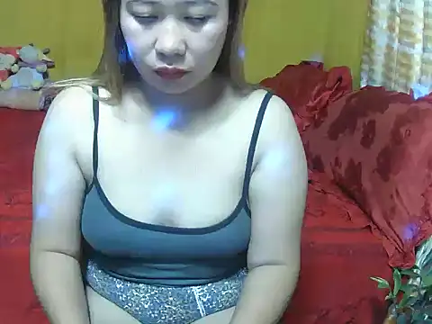 Strawberryyou online show from 11/18/25, 10:25