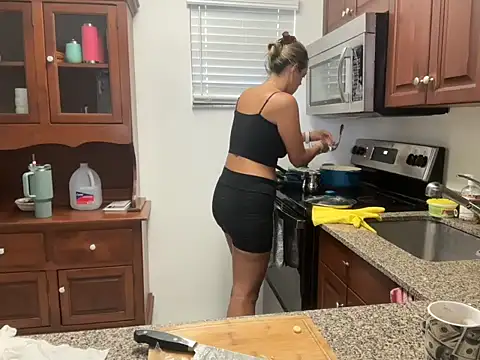 prettyykitty22 online show from 10/05/25, 05:33