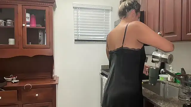 Snapshot of prettyykitty22 chatting on 11/03/25, 02:18 prettyykitty22 online show from 11/03/25, 02:18