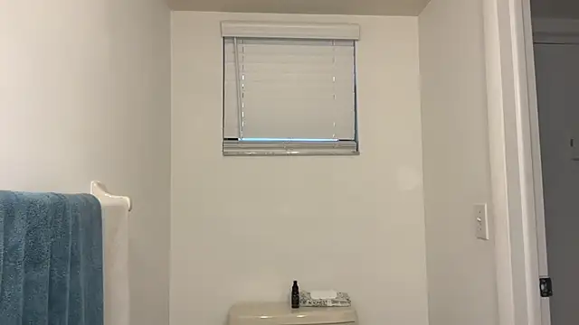 Snapshot of prettyykitty22 chatting on 02/15/26, 11:12 prettyykitty22 online show from 02/15/26, 11:12