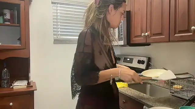 Snapshot of prettyykitty22 chatting on 03/21/26, 02:31 prettyykitty22 online show from 03/21/26, 02:31