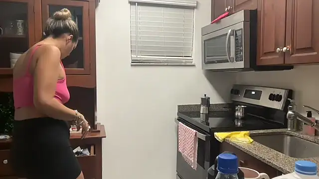 Snapshot of prettyykitty22 chatting on 03/23/26, 12:36 prettyykitty22 online show from 03/23/26, 12:36