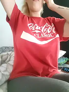 Snapshot of Mila_Luciphya chatting on 09/15/25, 08:14 Mila Luciphya online show from 09/15/25, 08:14