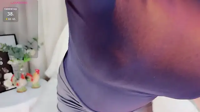 Snapshot of shishi_baby chatting on 10/18/25, 04:15 shishi baby online show from 10/18/25, 04:15