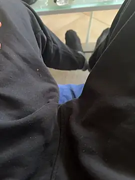 Snapshot of Manu97k chatting on 10/26/25, 08:53 Manu97k online show from 10/26/25, 08:53