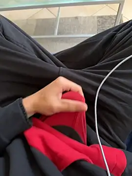 Snapshot of Manu97k chatting on 10/27/25, 08:29 Manu97k online show from 10/27/25, 08:29