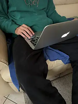 Snapshot of Manu97k chatting on 10/29/25, 09:11 Manu97k online show from 10/29/25, 09:11