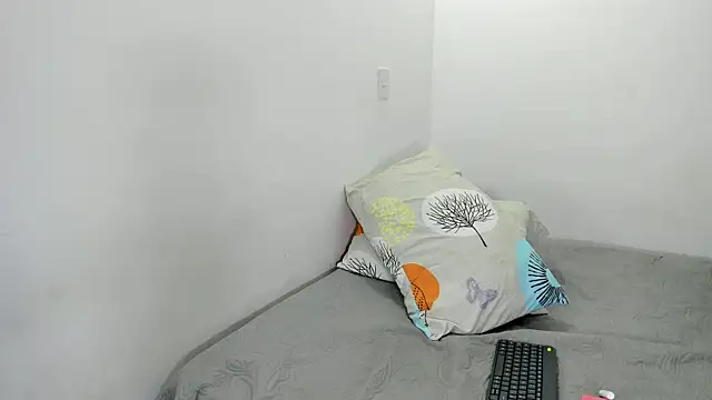 CristinaPiccone online show from 10/27/25, 08:24