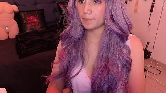 Snapshot of elowen_halley1 chatting on 10/31/25, 08:32 elowen halley1 online show from 10/31/25, 08:32