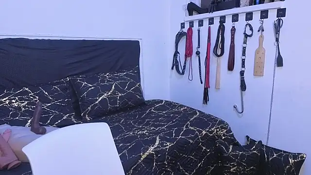 Snapshot of elowen_halley1 chatting on 11/08/25, 09:57 elowen halley1 online show from 11/08/25, 09:57