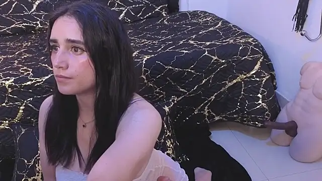 Snapshot of elowen_halley1 chatting on 11/20/25, 07:35 elowen halley1 online show from 11/20/25, 07:35