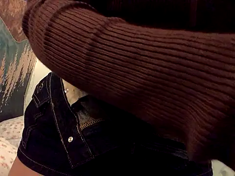 Snapshot of AuraLush chatting on 09/23/25, 03:09 AuraLush online show from 09/23/25, 03:09