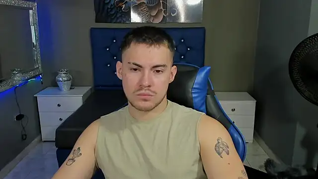 Snapshot of BrunoWalkerr chatting on 09/11/25, 01:11 BrunoWalkerr online show from 09/11/25, 01:11
