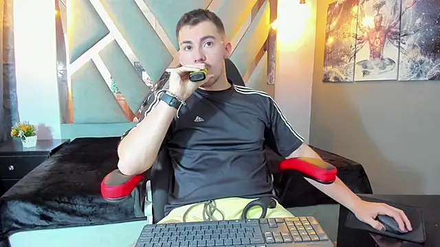Snapshot of BrunoWalkerr chatting on 10/15/25, 12:49 BrunoWalkerr online show from 10/15/25, 12:49