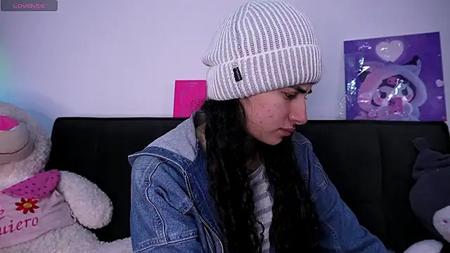 Snapshot of Alynn_Bri_ chatting on 07/11/26, 03:31 Alynn Bri online show from 07/11/26, 03:31