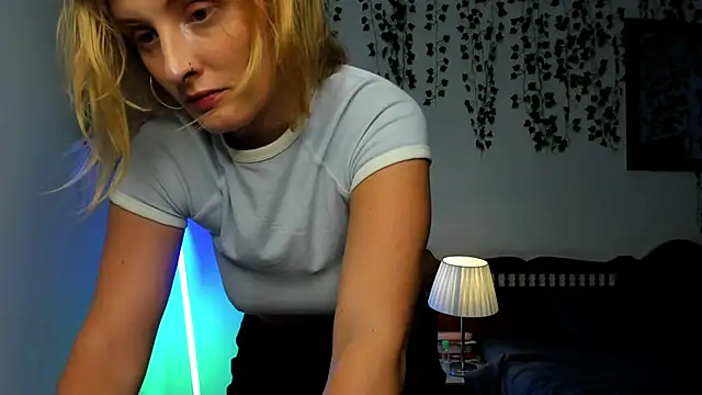 Snapshot of Ariana_Spring chatting on 10/25/25, 03:47 Ariana Spring online show from 10/25/25, 03:47