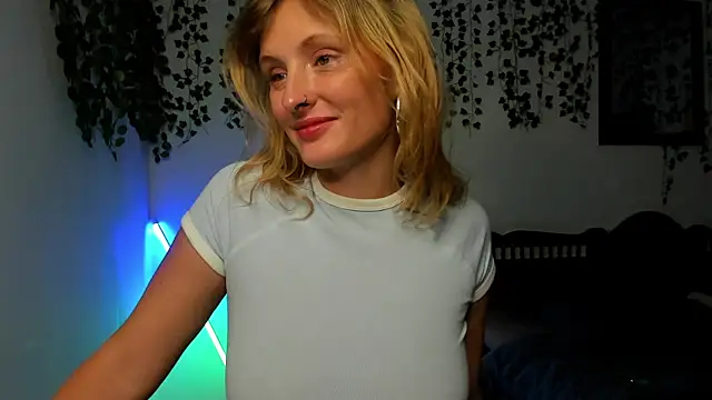 Snapshot of Ariana_Spring chatting on 10/26/25, 03:40 Ariana Spring online show from 10/26/25, 03:40