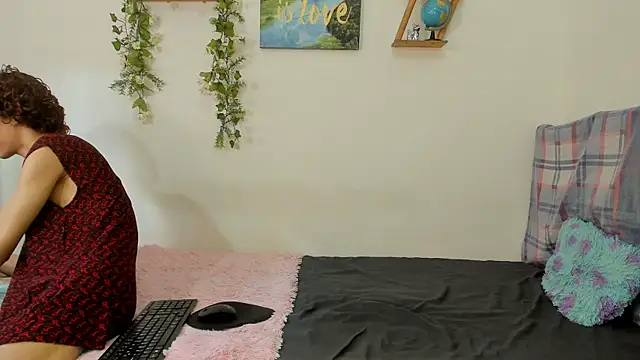 Snapshot of Peterfrost19 chatting on 09/19/25, 03:45 Peterfrost19 online show from 09/19/25, 03:45