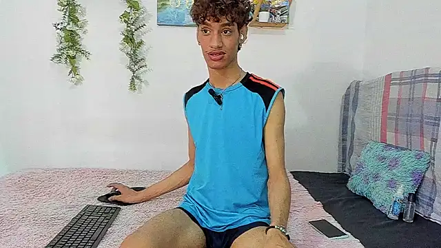 Snapshot of Peterfrost19 chatting on 11/09/25, 03:27 Peterfrost19 online show from 11/09/25, 03:27