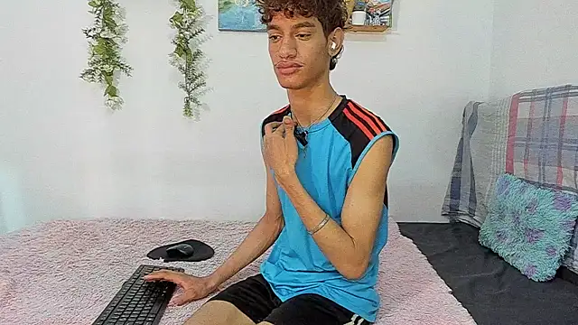 Snapshot of Peterfrost19 chatting on 11/09/25, 11:14 Peterfrost19 online show from 11/09/25, 11:14