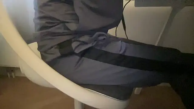 Snapshot of peterpapiNL chatting on 10/21/25, 04:19 peterpapiNL online show from 10/21/25, 04:19