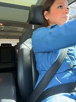 Snapshot of Mrs_MrLove chatting on 11/01/25, 07:05 Mrs MrLove online show from 11/01/25, 07:05