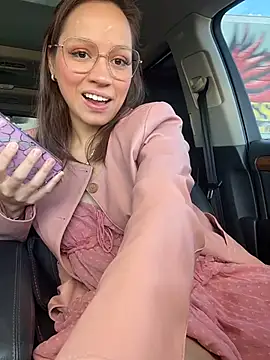 Snapshot of Mrs_MrLove chatting on 11/17/25, 05:30 Mrs MrLove online show from 11/17/25, 05:30