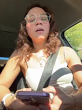 Snapshot of Mrs_MrLove chatting on 12/16/25, 07:52 Mrs MrLove online show from 12/16/25, 07:52