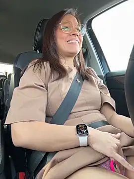 Snapshot of Mrs_MrLove chatting on 12/22/25, 06:49 Mrs MrLove online show from 12/22/25, 06:49