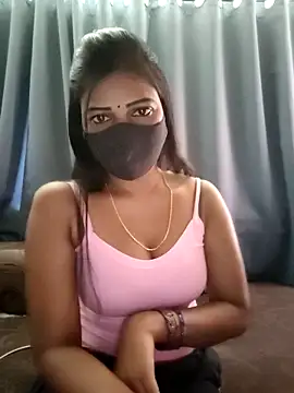 Snapshot of Misss-julli chatting on 10/14/25, 05:41 Misss-julli online show from 10/14/25, 05:41