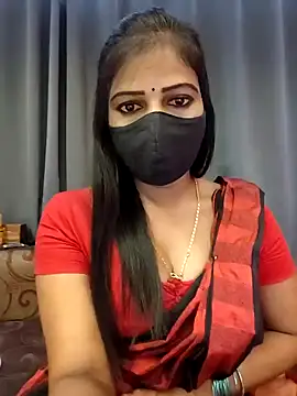 Snapshot of Misss-julli chatting on 11/27/25, 05:42 Misss-julli online show from 11/27/25, 05:42