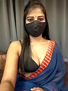 Snapshot of Misss-julli chatting on 12/17/25, 03:01 Misss-julli online show from 12/17/25, 03:01