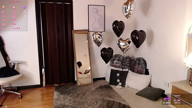 Snapshot of Lina_Montclair chatting on 10/17/25, 07:16 Lina Montclair online show from 10/17/25, 07:16