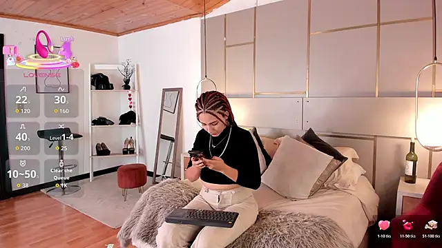 Lina Montclair online show from 03/04/26, 07:42