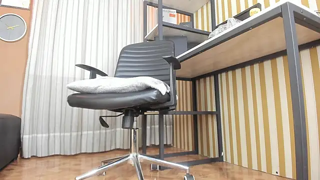 Scarlett Barnes online show from 05/26/26, 12:01