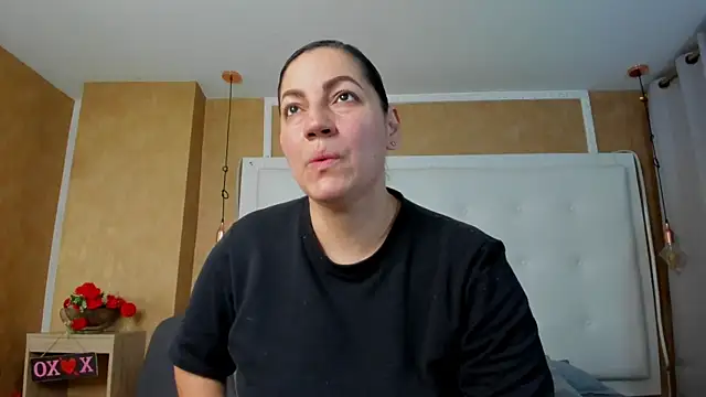 Snapshot of Heidy_milf chatting on 06/19/26, 08:56 Heidy milf online show from 06/19/26, 08:56