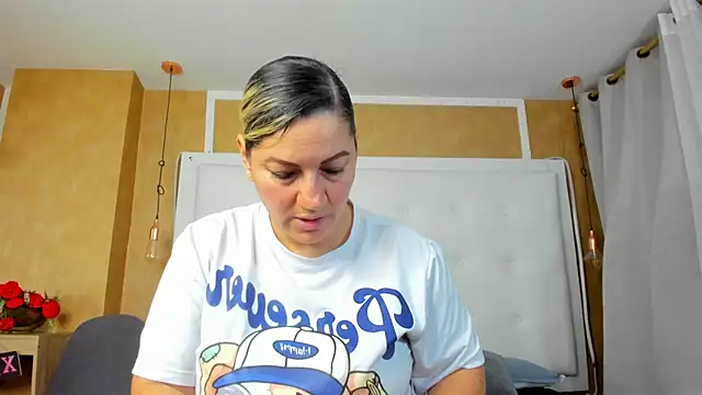 Snapshot of Heidy_milf chatting on 06/22/26, 08:39 Heidy milf online show from 06/22/26, 08:39