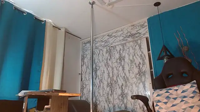 hanna mooreee online show from 11/24/25, 06:29