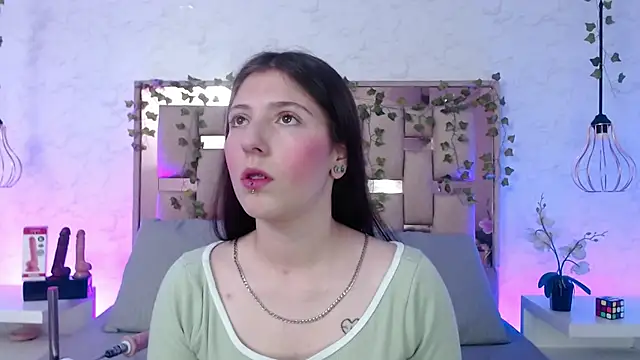 Snapshot of ScarlettRox chatting on 09/12/25, 11:32 ScarlettRox online show from 09/12/25, 11:32