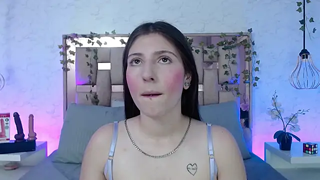 Snapshot of ScarlettRox chatting on 09/13/25, 11:32 ScarlettRox online show from 09/13/25, 11:32