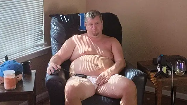 Snapshot of Single_White_Male chatting on 09/28/25, 04:45 Single White Male online show from 09/28/25, 04:45