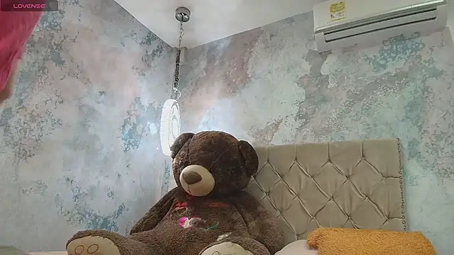 TaylerWhite online show from 11/06/25, 12:17