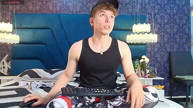 TaylerWhite online show from 12/22/25, 11:51