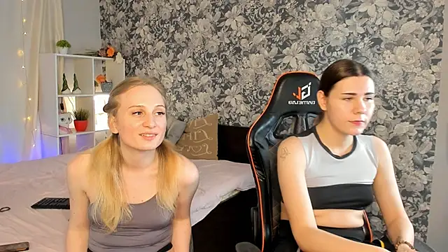 Laila Blarr online show from 12/04/25, 11:08