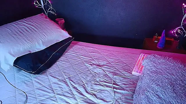 Snapshot of noahxtar chatting on 11/18/25, 10:20 noahxtar online show from 11/18/25, 10:20