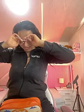 Snapshot of Mia_garcia28 chatting on 11/17/25, 12:55 Mia garcia28 online show from 11/17/25, 12:55