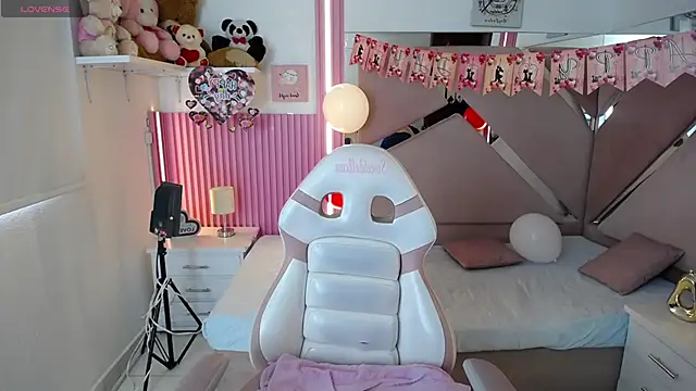 Mia garcia28 online show from 02/06/26, 08:01