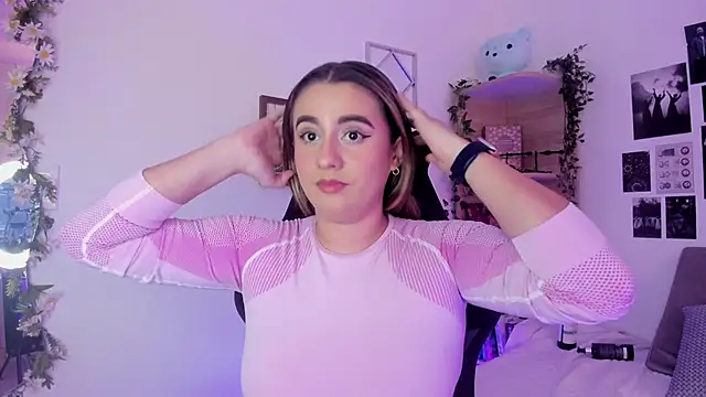 Snapshot of Lana_Herondale chatting on 09/18/25, 09:39 Lana Herondale online show from 09/18/25, 09:39