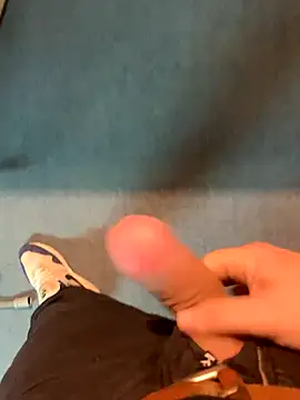 Snapshot of Chriscoki chatting on 09/19/25, 09:00 Chriscoki online show from 09/19/25, 09:00